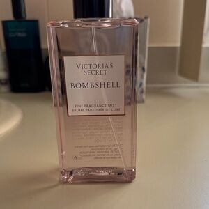 Victoria’s Secret bombshell fine fragrance mist. 8.4 fl.oz